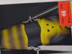 Yellow suzumebachi